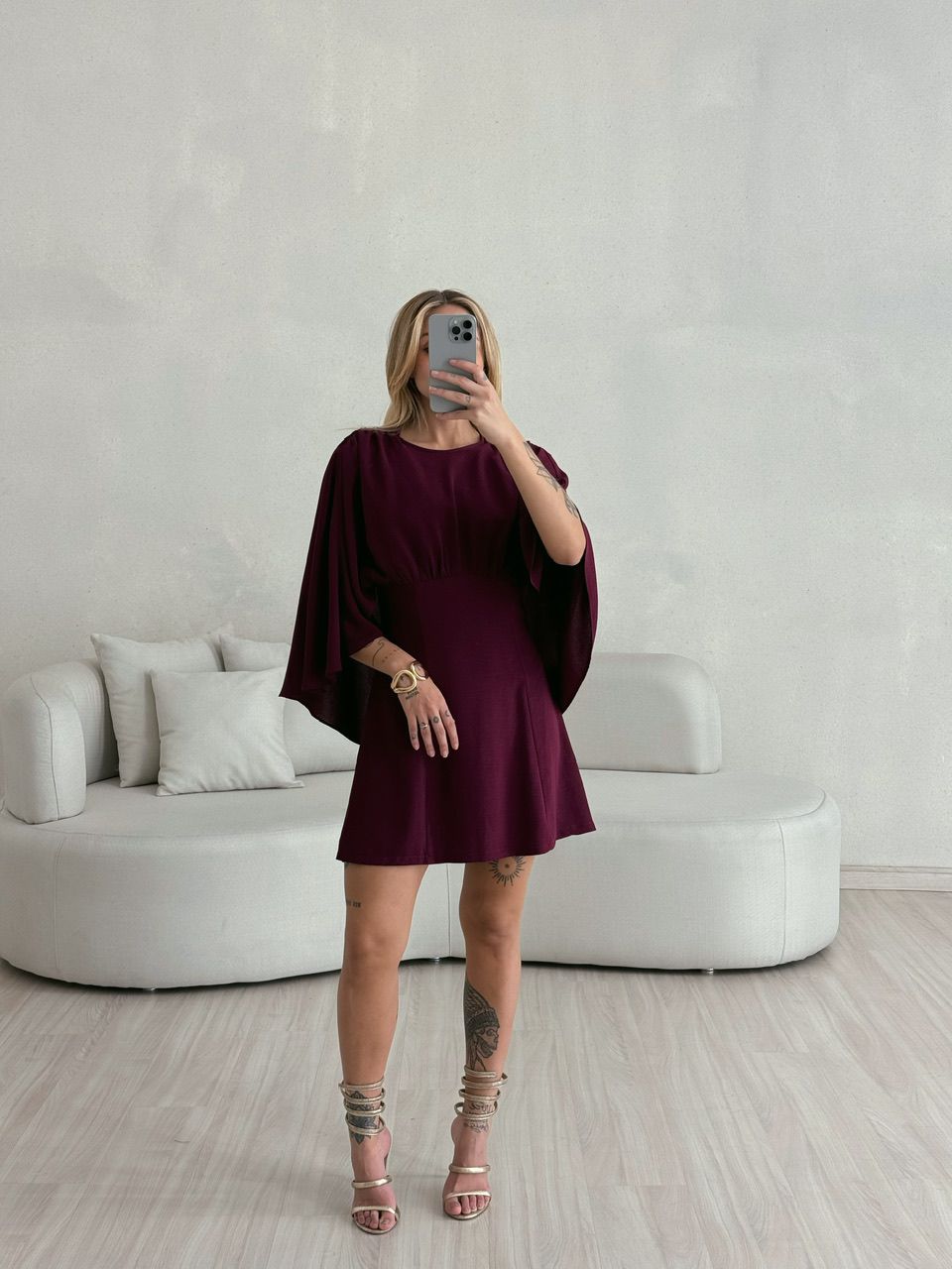VESTIDO MANGA CAPA VINHO