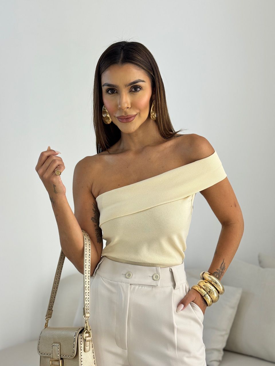 BLUSA CLAUDIA NULA MANGA AREIA - 0068170110 - CAROLLA FERRARO