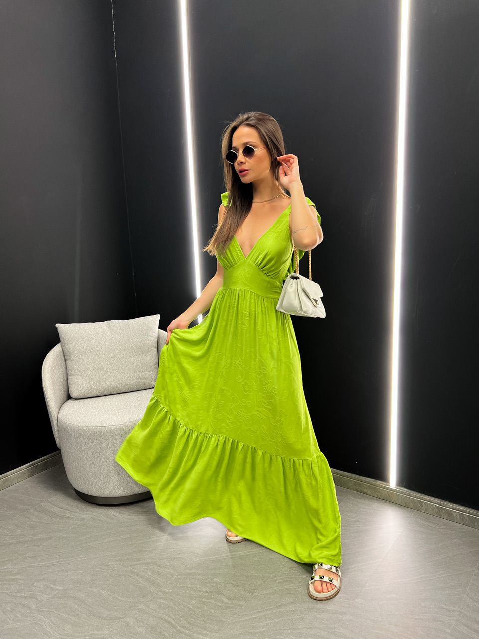 VESTIDO LEANDRA FLORAL VERDE LISO
