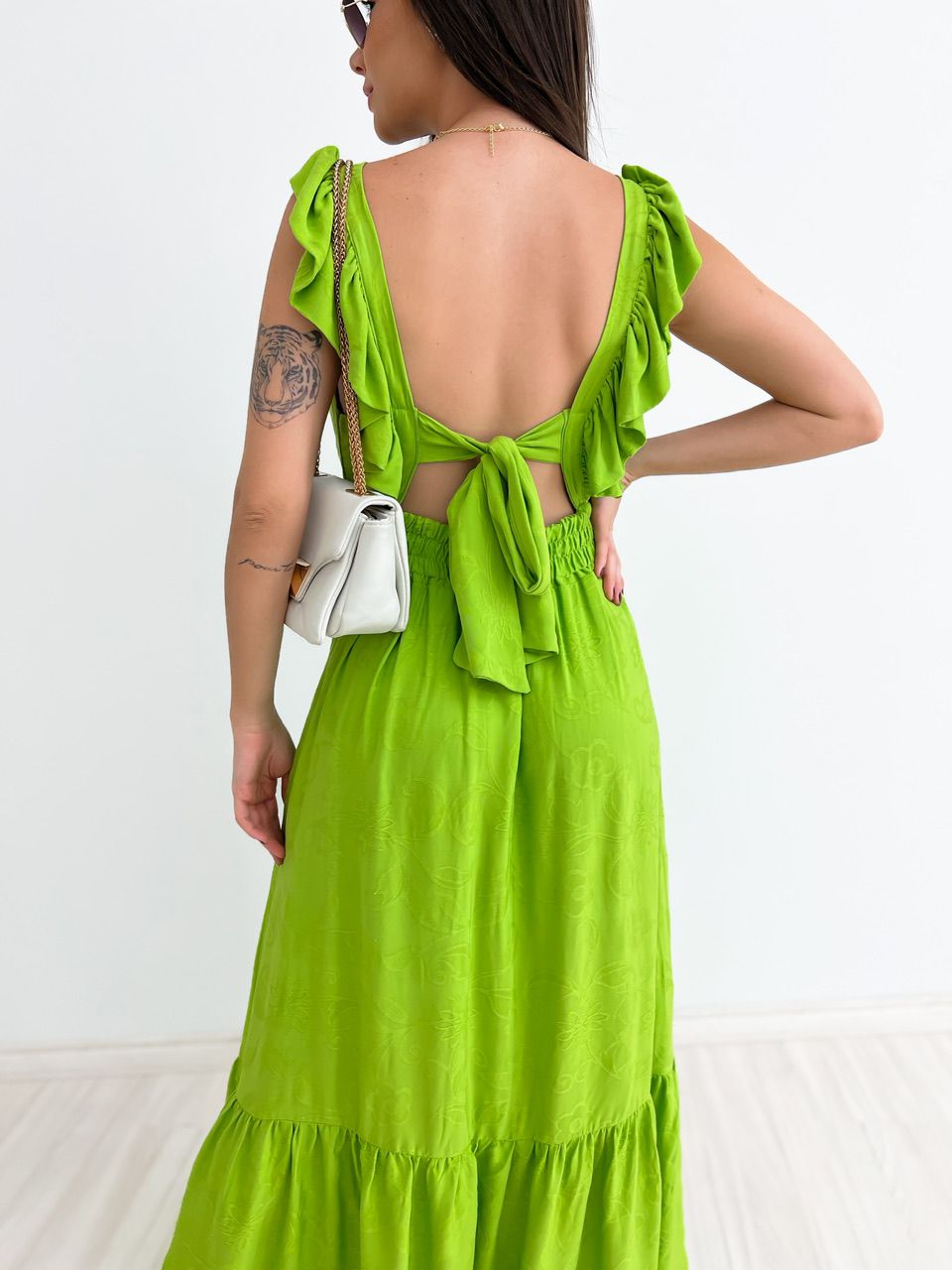 VESTIDO LEANDRA FLORAL VERDE LISO