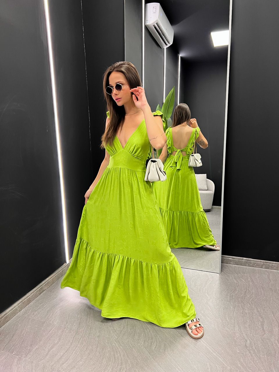 VESTIDO LEANDRA FLORAL VERDE LISO