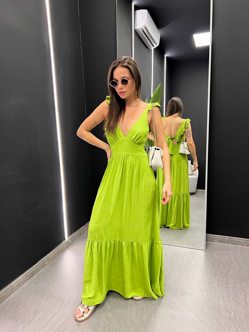 VESTIDO LEANDRA FLORAL VERDE LISO