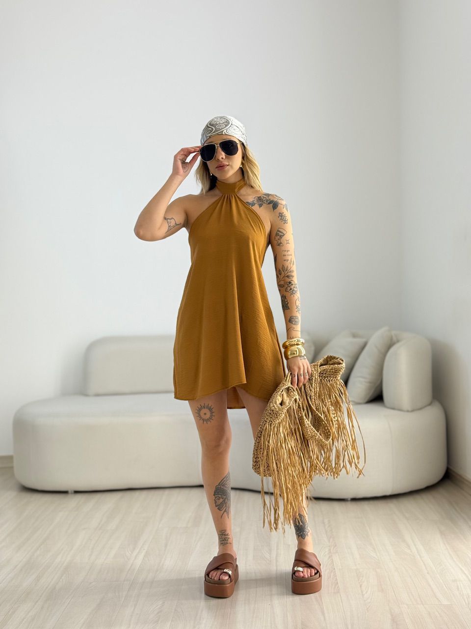 VESTIDO HELOISA CF FRENTE ÚNICA CARAMELO - 0069830... - CAROLLA FERRARO