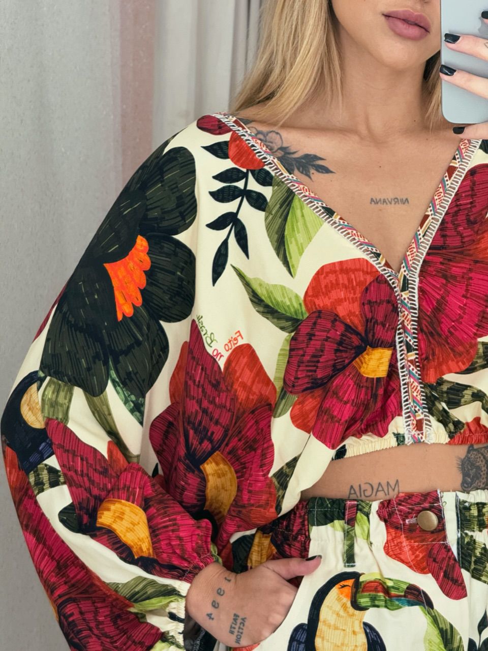 CROPPED ÍSIS ESTAMPADO OFF