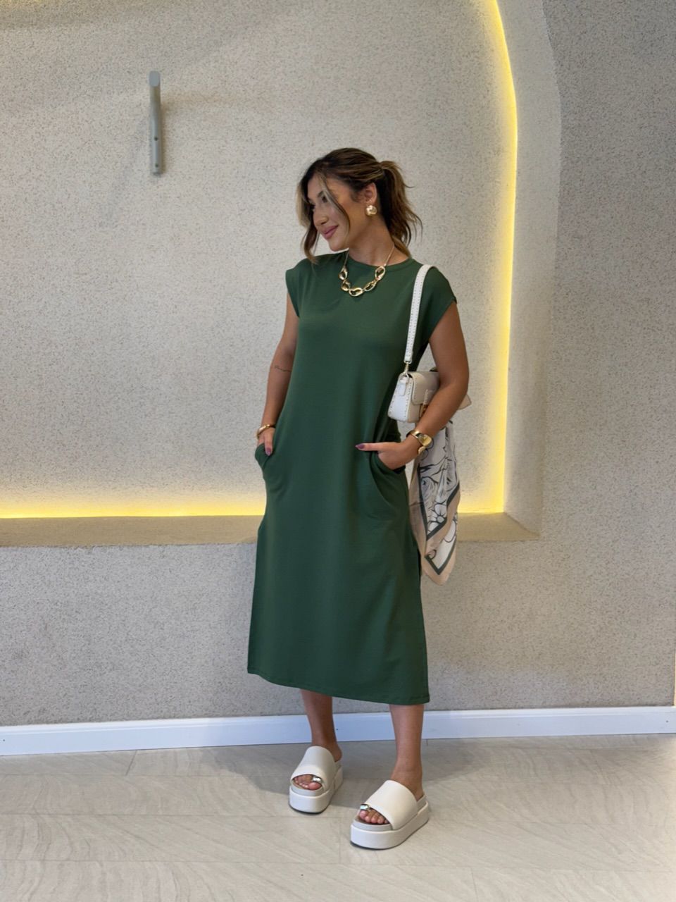 VESTIDO AUGUSTA MUSCLE OLIVA - 0059330422 - CAROLLA FERRARO