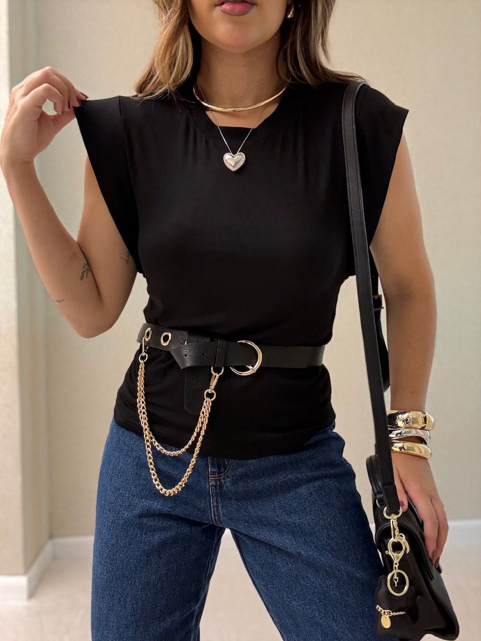 BLUSA BERENICE BASIC PRETA
