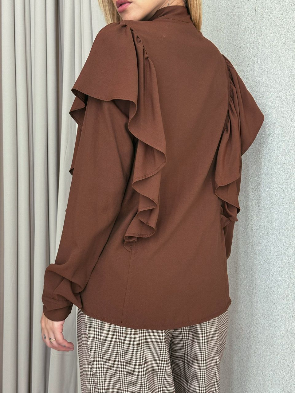 CAMISA DALILA BABADO MARROM