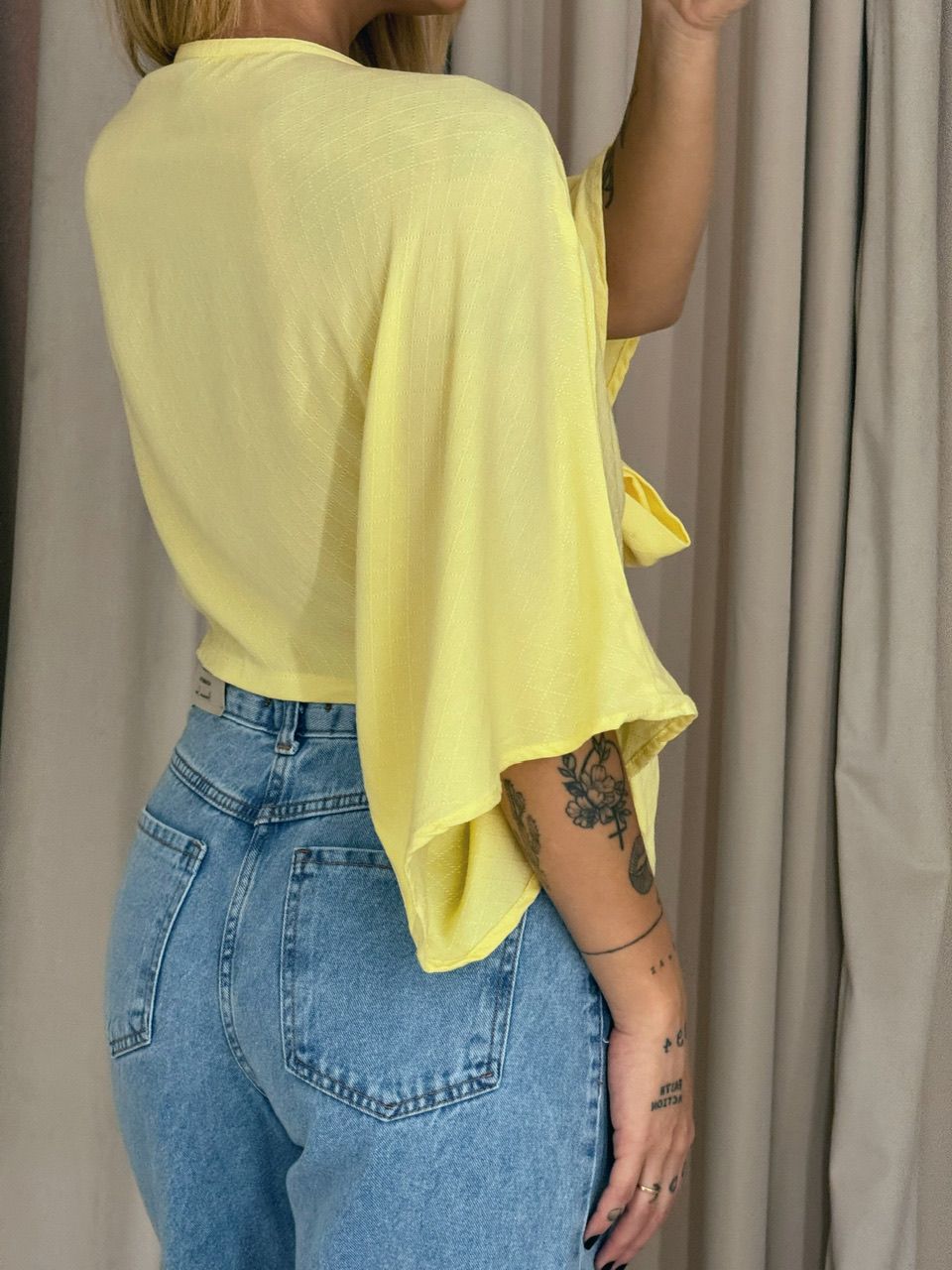 CROPPED FELÍCIA AMARRAÇÃO AMARELO