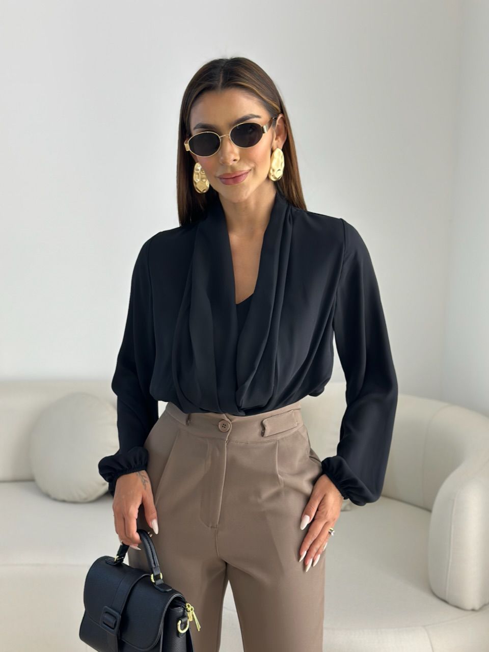 BLUSA LETICIA DECOTE PRETA