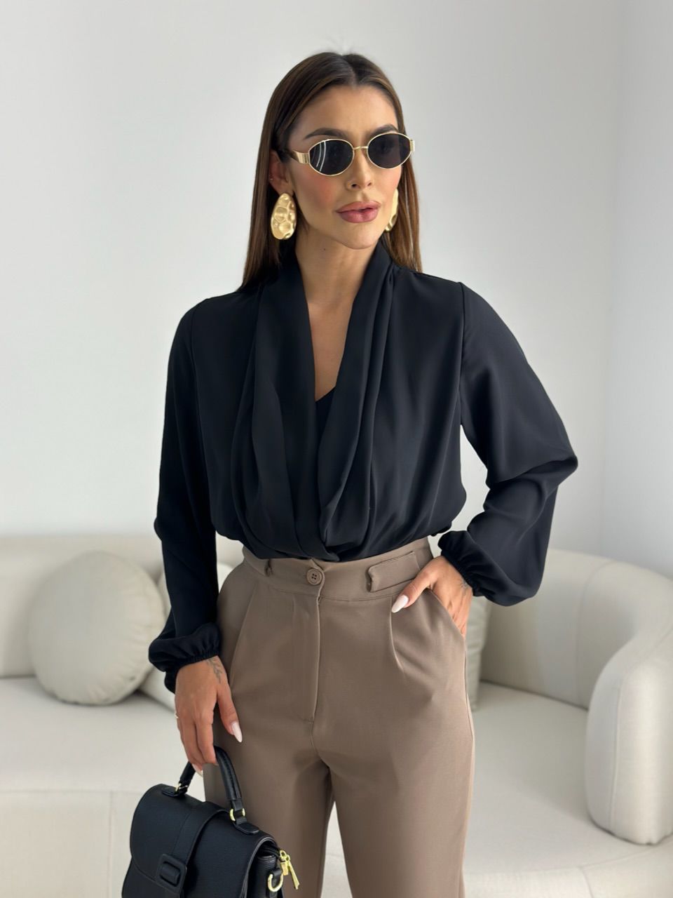 BLUSA LETICIA DECOTE PRETA