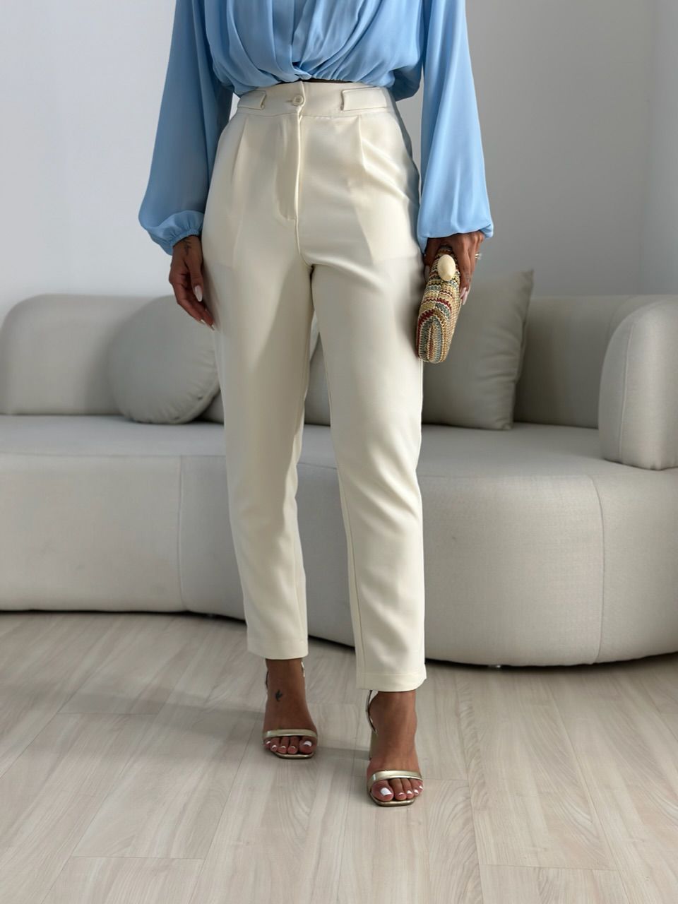 CALÇA ELEONORA SKINNY OFF - 0068270048 - CAROLLA FERRARO