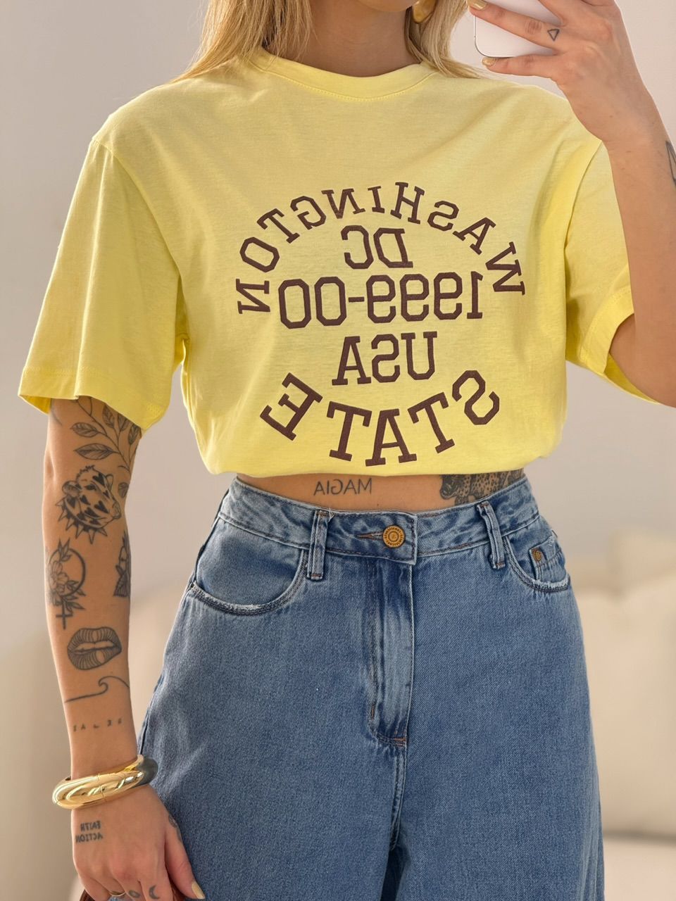 T-SHIRT JÉSSICA ESTAMPADA AMARELA