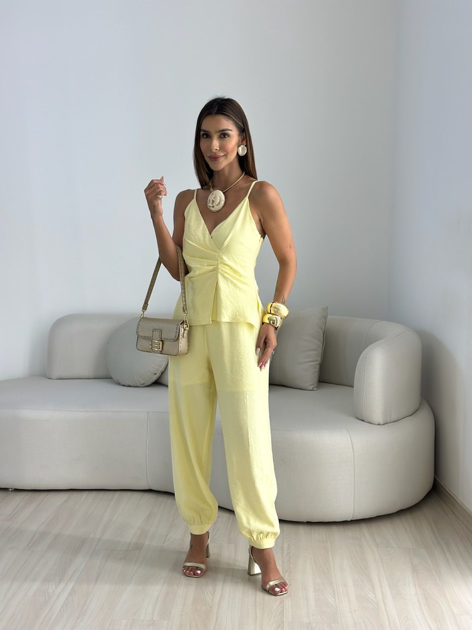 MACACÃO TALITA SOBREPOSIÇÃO AMARELO