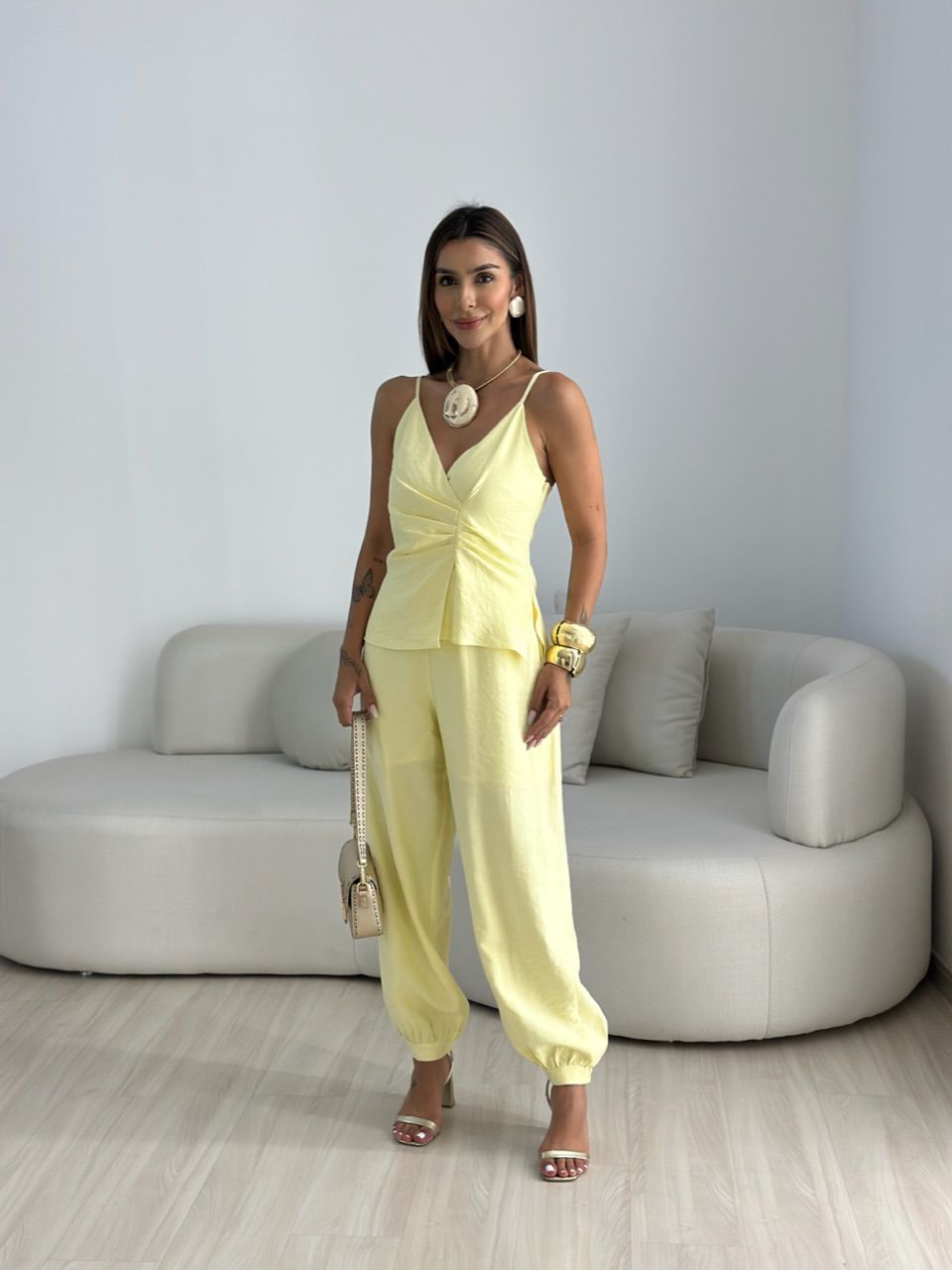 MACACÃO TALITA SOBREPOSIÇÃO AMARELO - 0068300111 - CAROLLA FERRARO