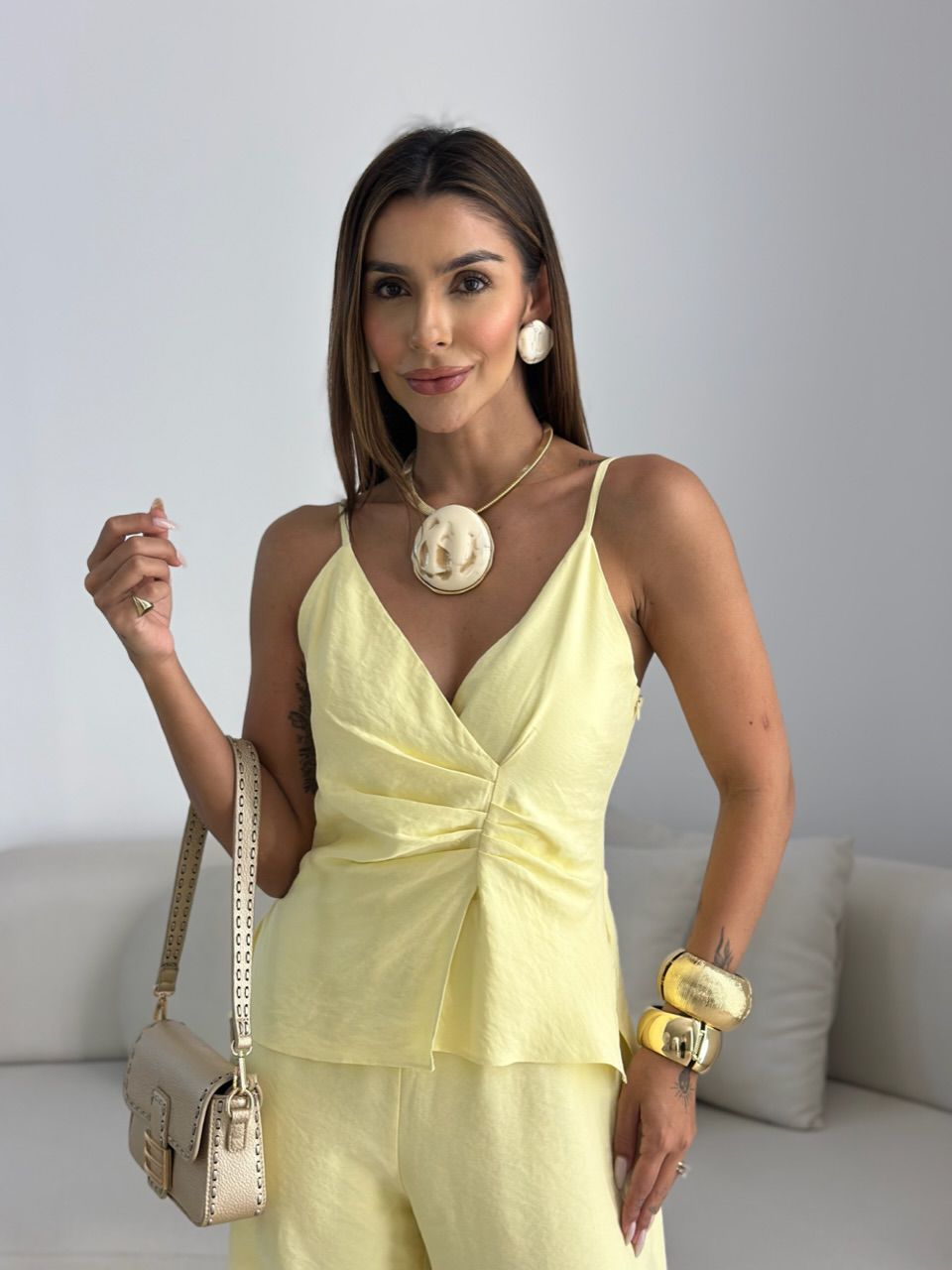 MACACÃO TALITA SOBREPOSIÇÃO AMARELO