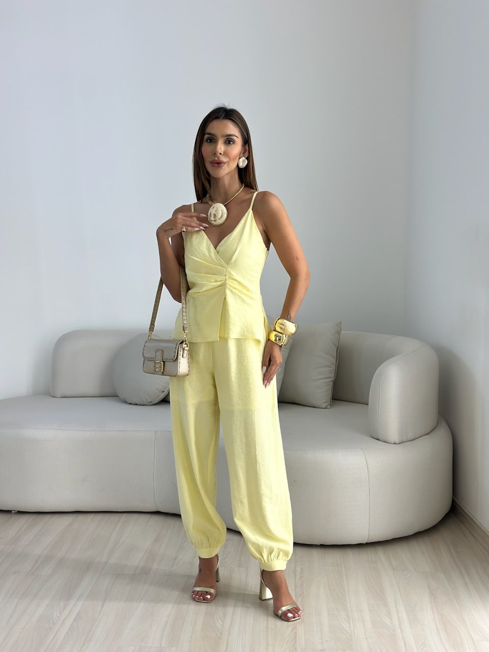 MACACÃO TALITA SOBREPOSIÇÃO AMARELO