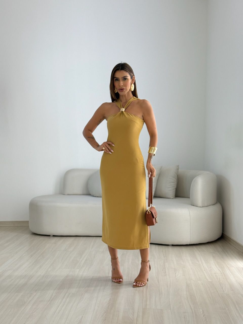 VESTIDO STEFANI LONGUETE CARAMELO - 0068310095 - CAROLLA FERRARO