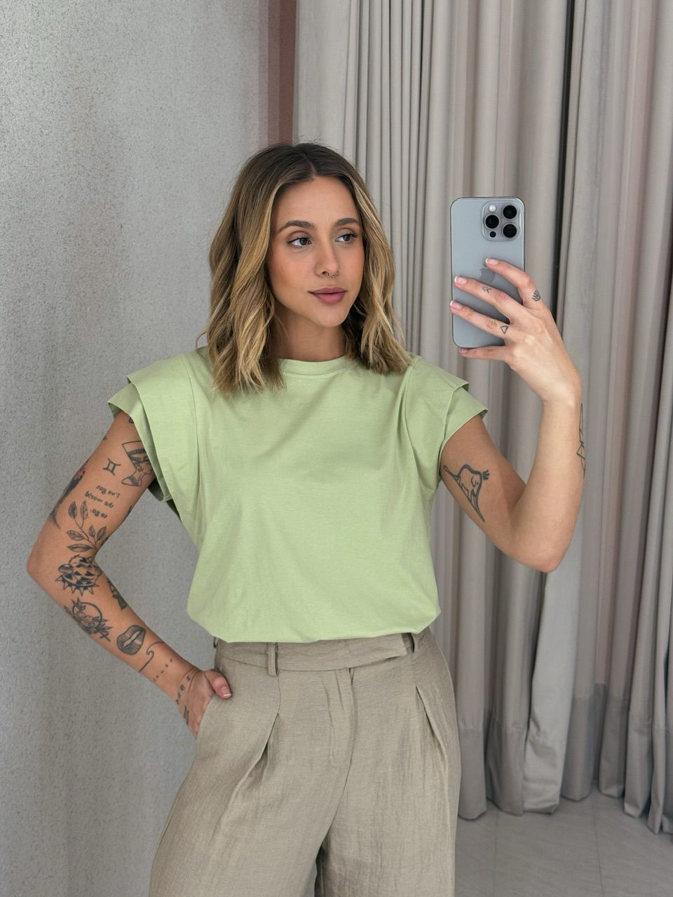 BLUSA MAYA DETALHE MANGA VERDE - 0056760014 - CAROLLA FERRARO
