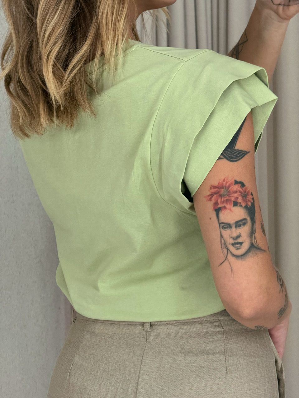 BLUSA MAYA DETALHE MANGA VERDE
