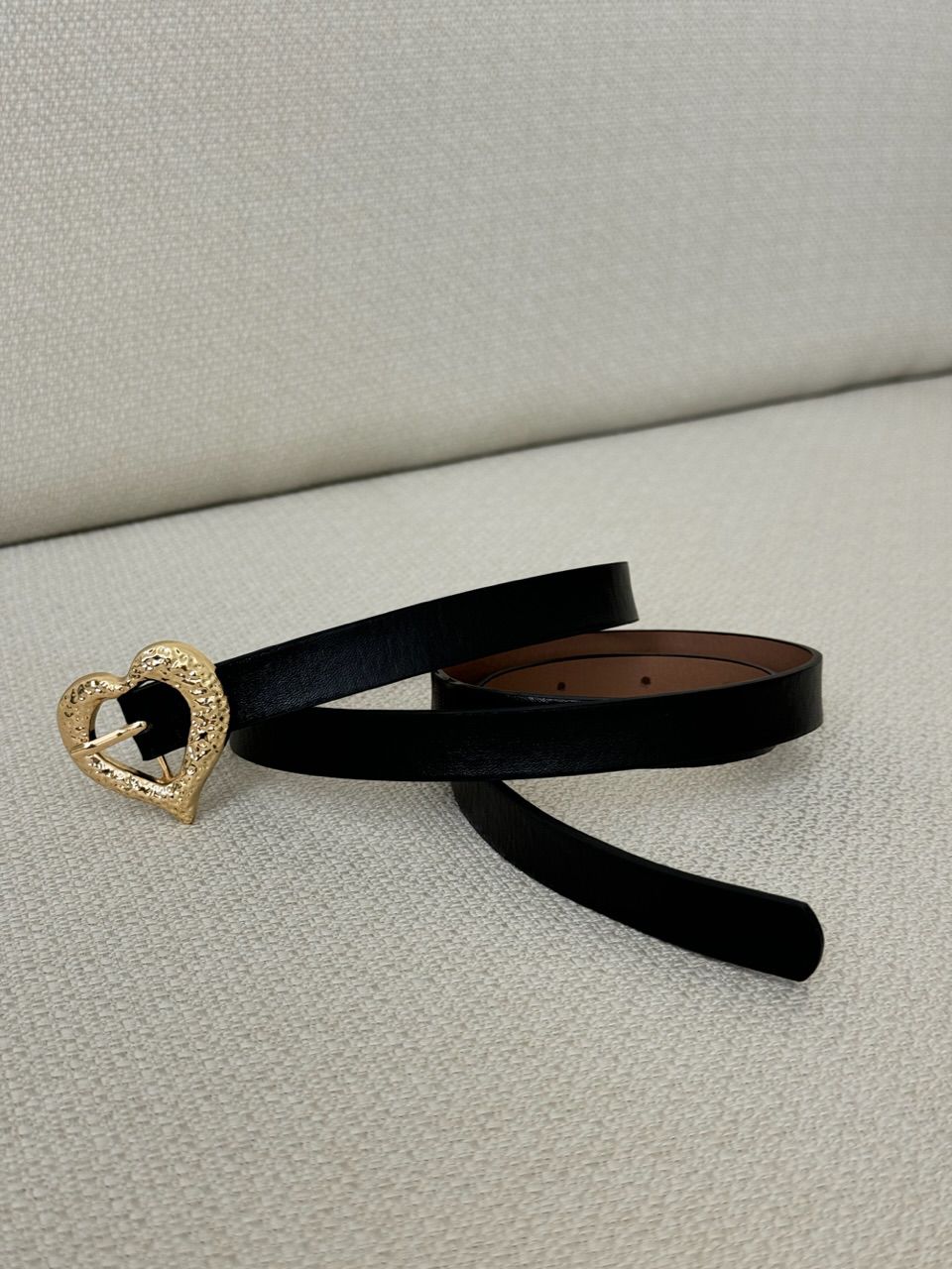 CINTO FIVELA CORAÇÃO PRETO - 0056720032 - CAROLLA FERRARO
