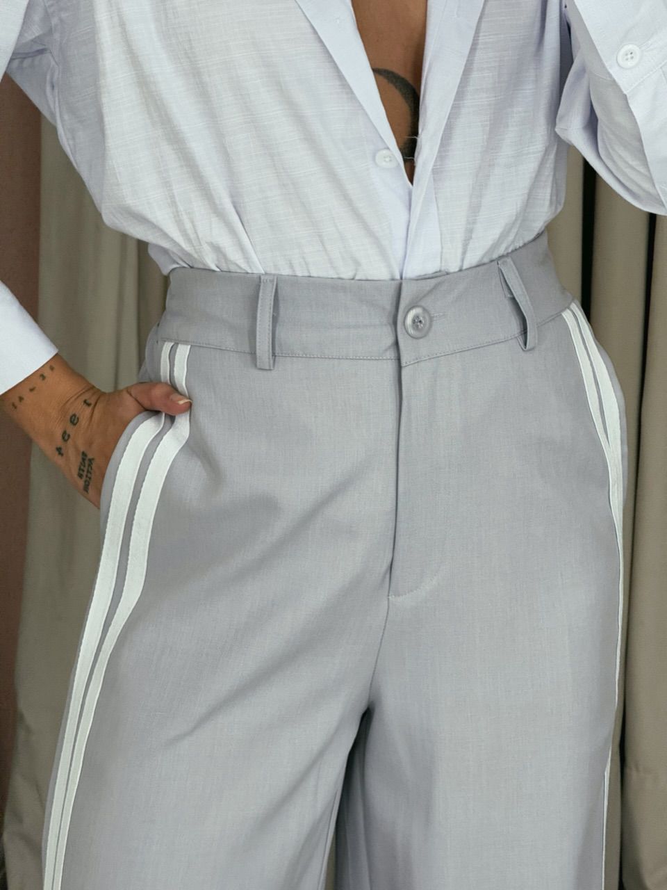 CALÇA KATHERINE LISTRAS Cinza