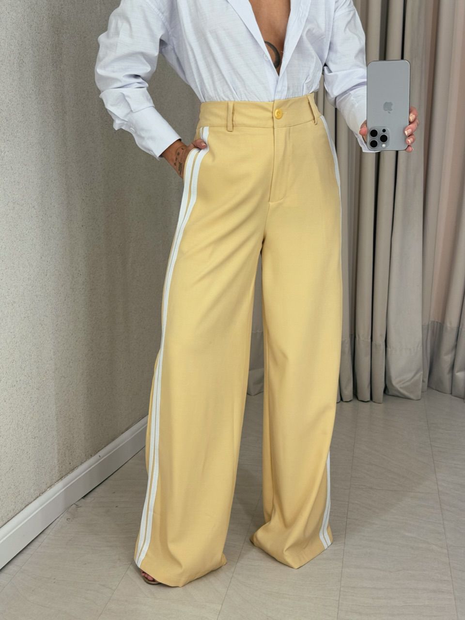 CALÇA KATHERINE LISTRAS YELLOU BUTTER - 0060640374 - CAROLLA FERRARO