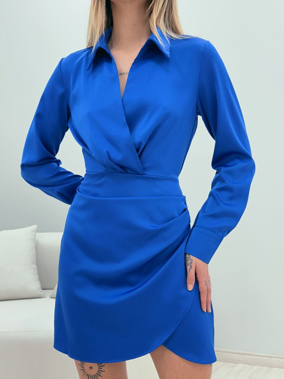 VESTIDO ACETINADO MANGA LONGA AZUL