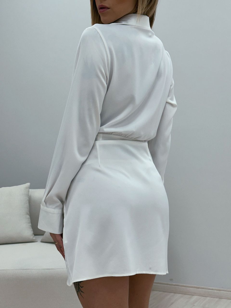 VESTIDO ACETINADO MANGA LONGA OFF