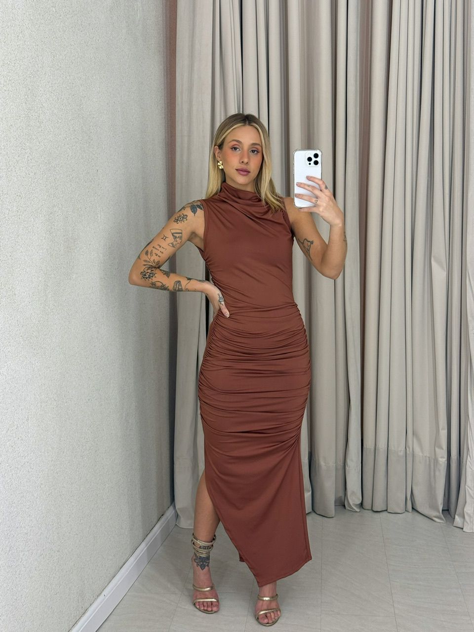 VESTIDO GIANA FRANZIDO MARROM - 0061800054 - CAROLLA FERRARO