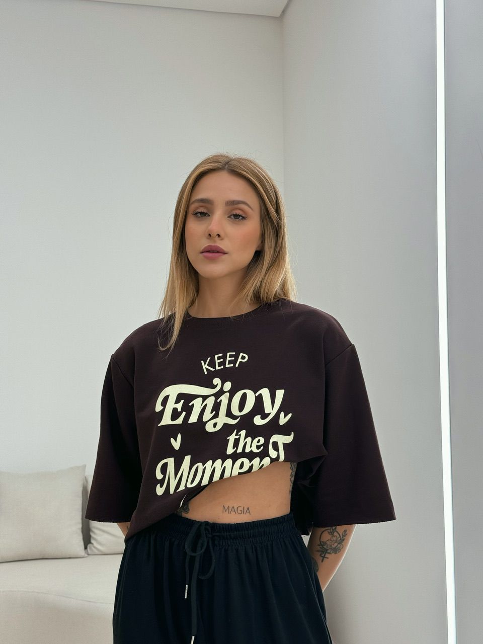 T-SHIRT ENJOY THE MOMENT Marrom