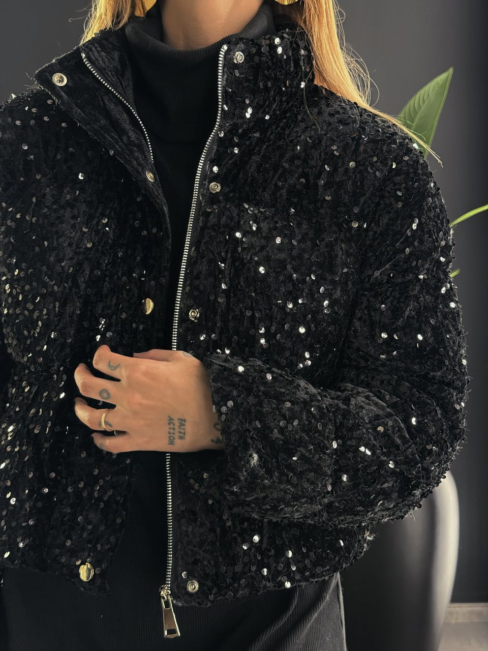 PUFFER ANA FLAVIA PAETÊ PRETO