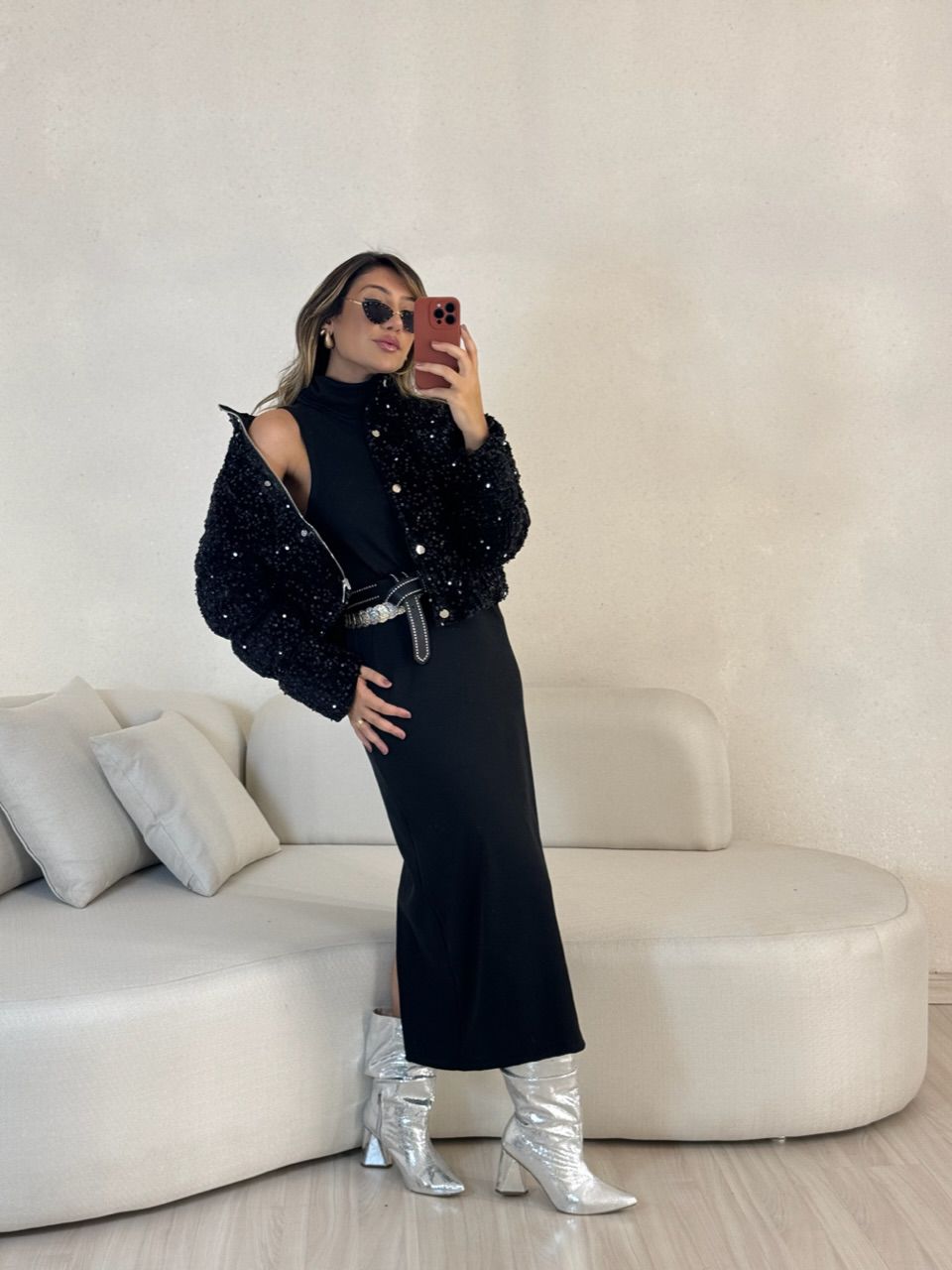 VESTIDO GOLA ALTA CANELADO PRETO