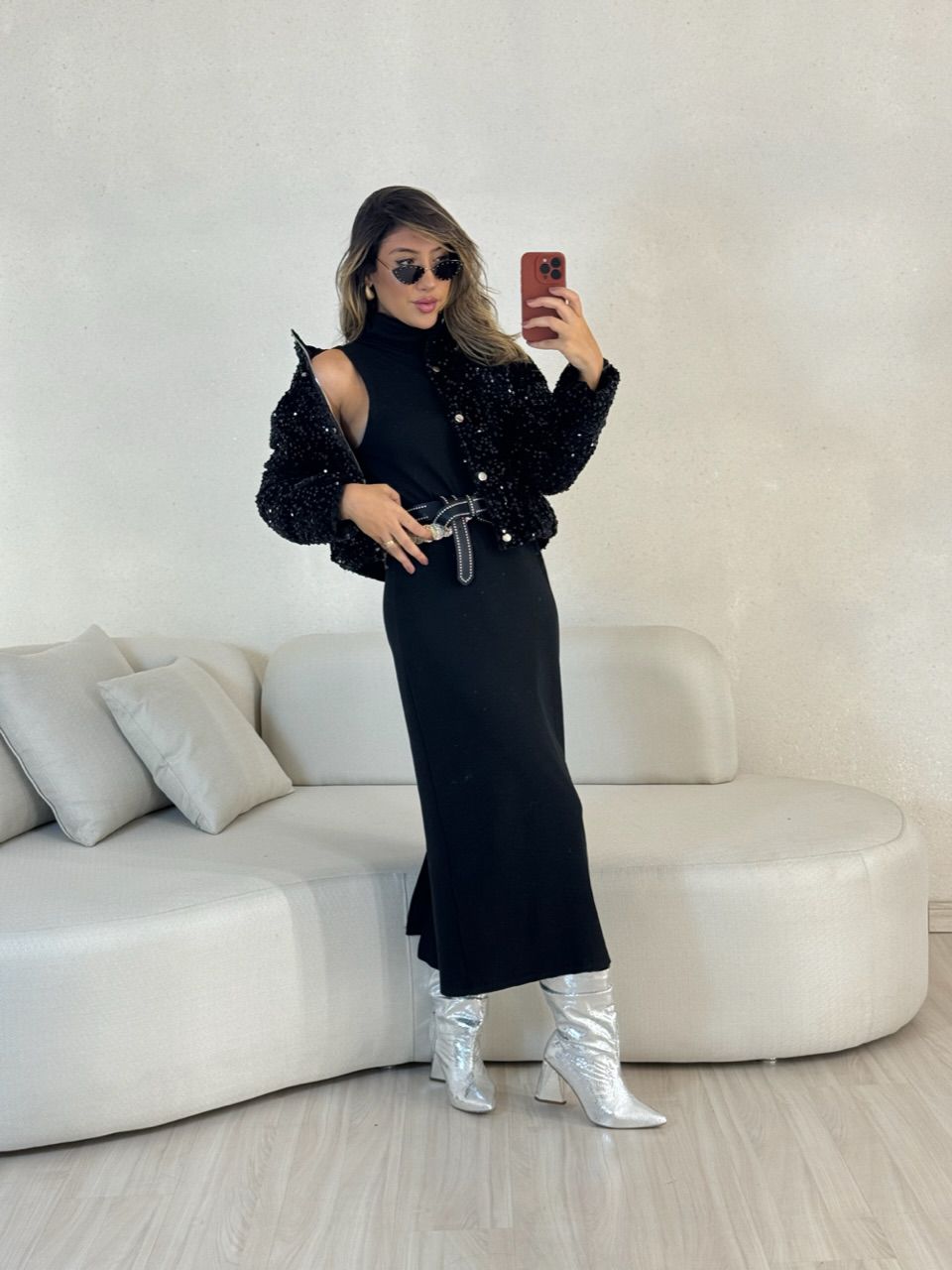 VESTIDO GOLA ALTA CANELADO PRETO