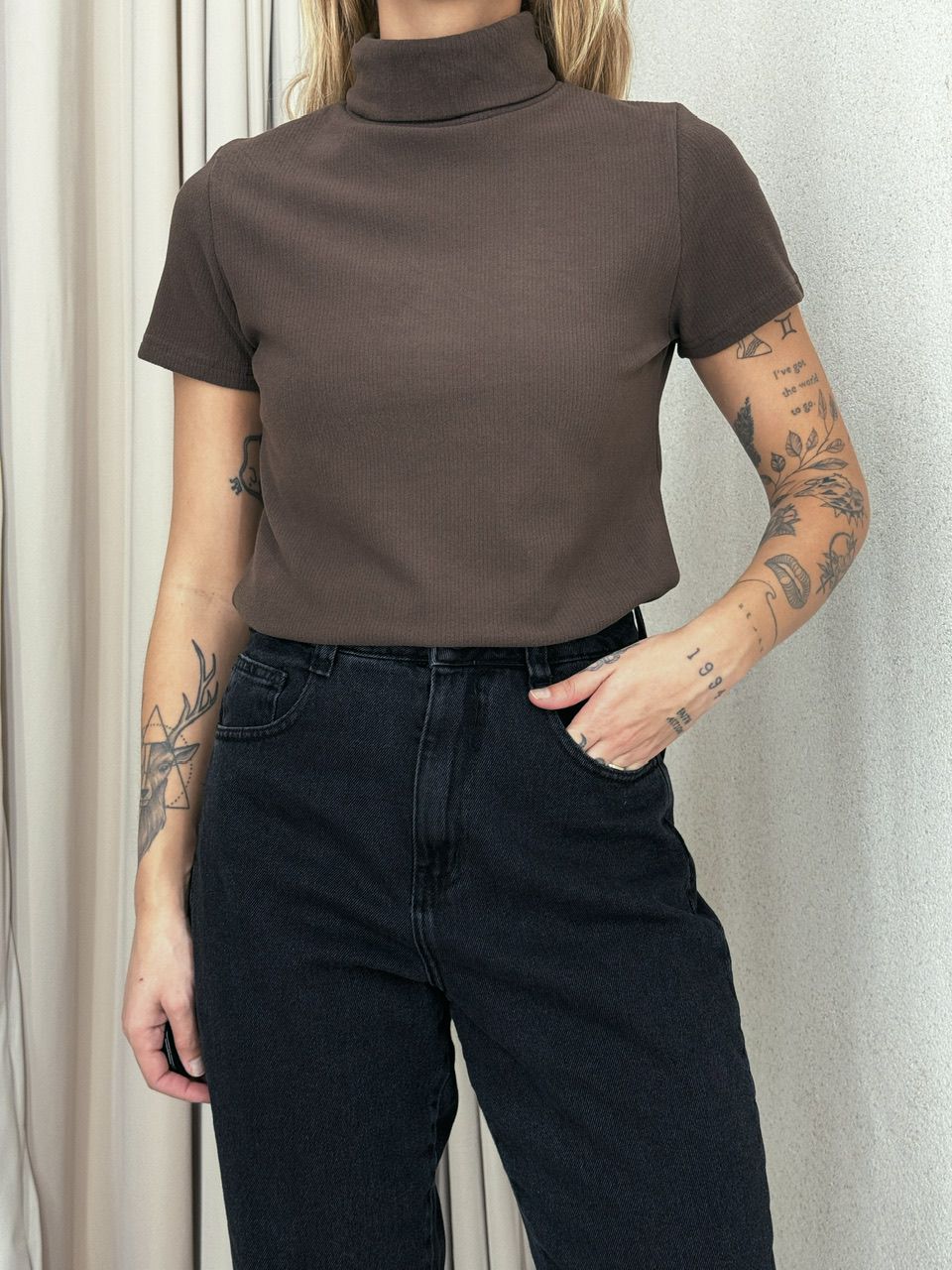 BLUSA JOSI CANELADA GOLA MARROM