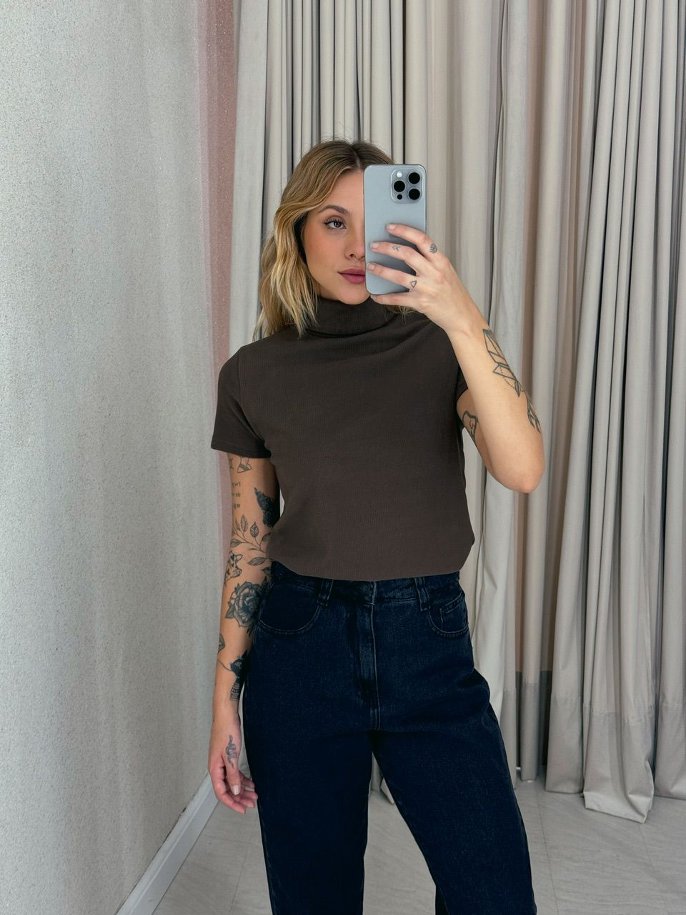 BLUSA JOSI CANELADA GOLA MARROM - 0053610054 - CAROLLA FERRARO