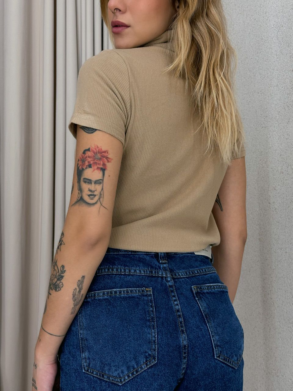 BLUSA JOSI CANELADA GOLA NUDE