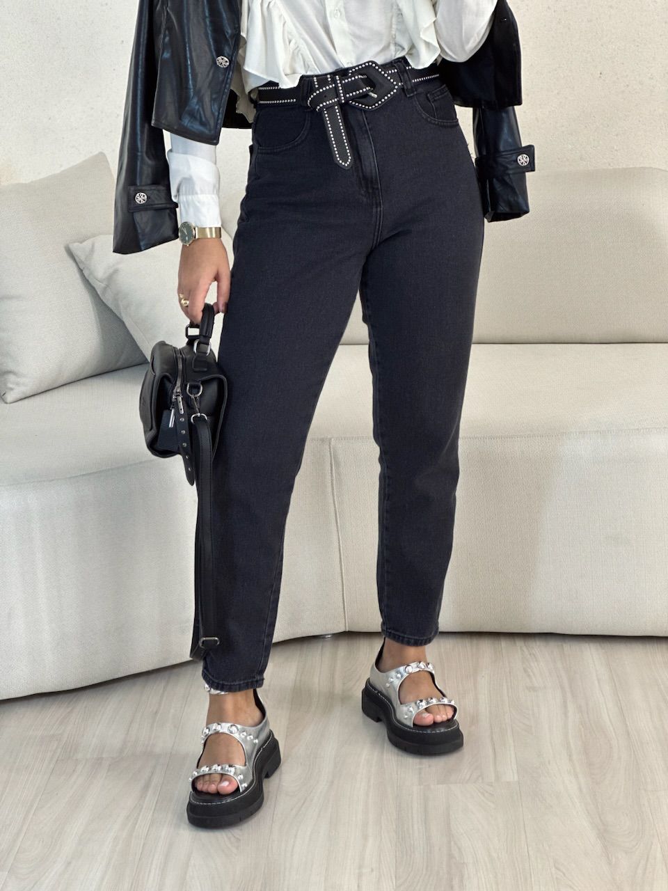 CALÇA MARINA JEANS MOM PRETA ESTONADA - 0053600362 - CAROLLA FERRARO