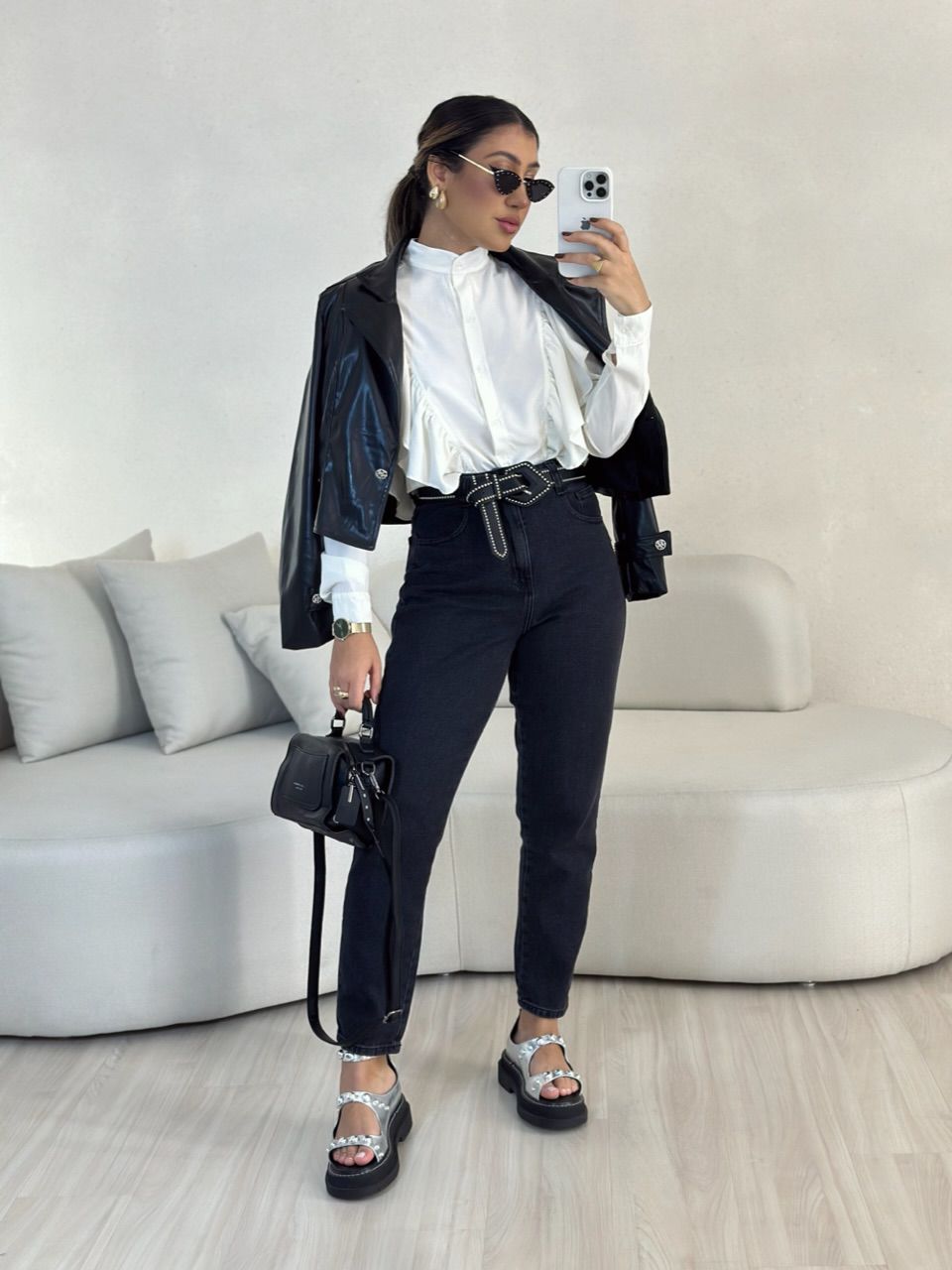 CALÇA MARINA JEANS MOM PRETA ESTONADA