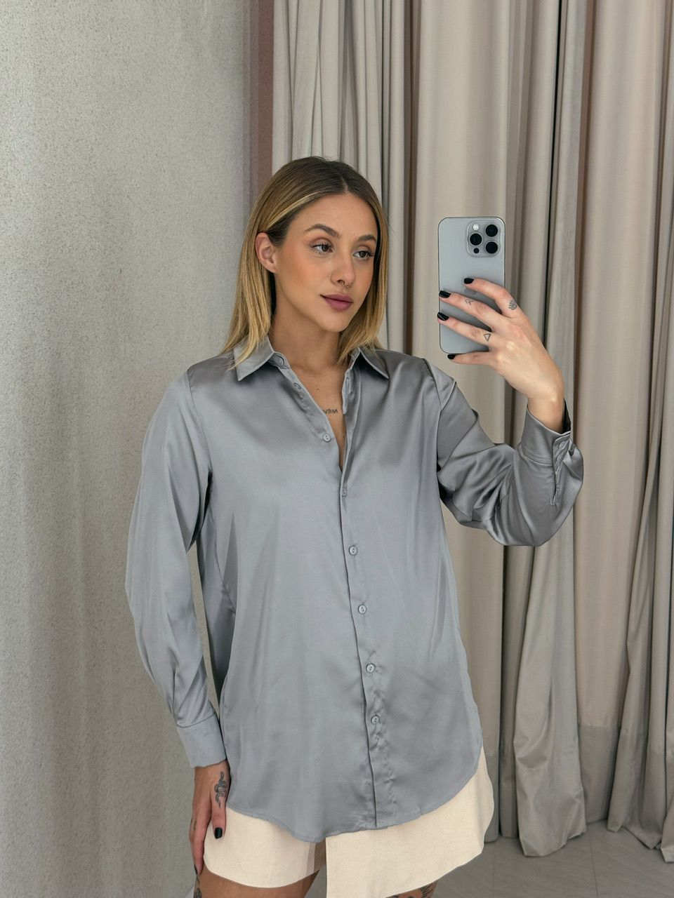 CAMISA ACETINADA CINZA