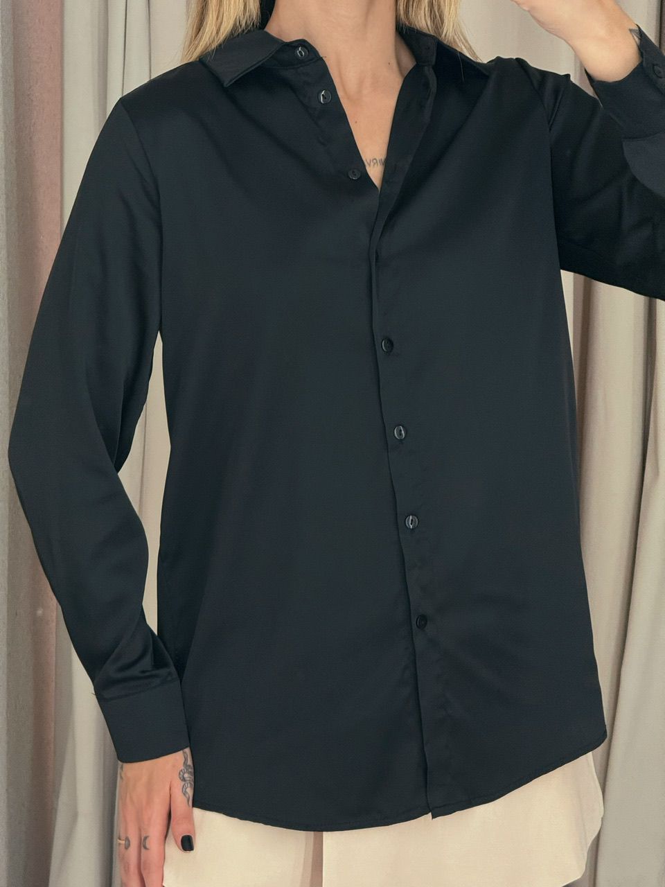 CAMISA ACETINADA PRETA