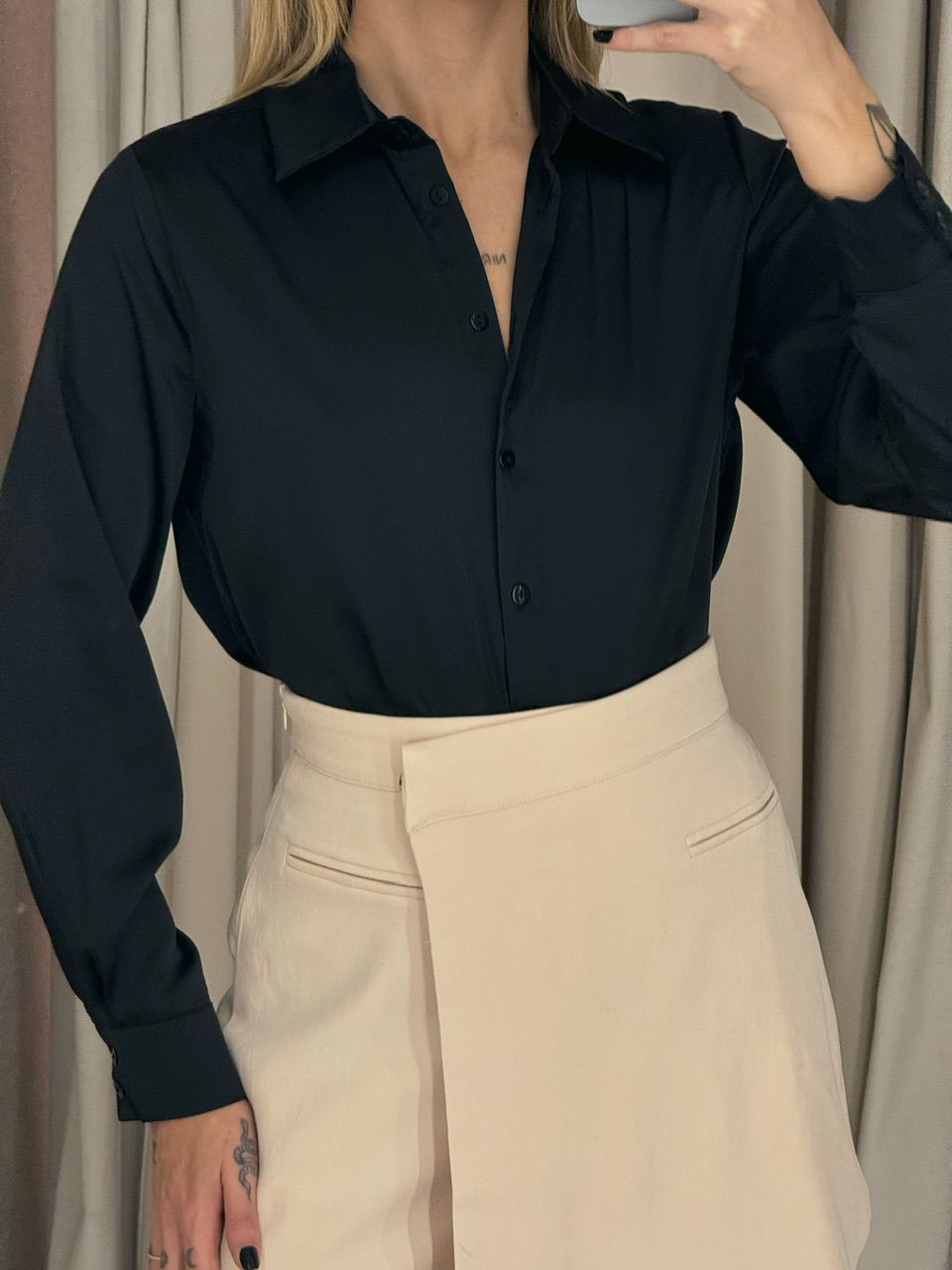 CAMISA ACETINADA PRETA