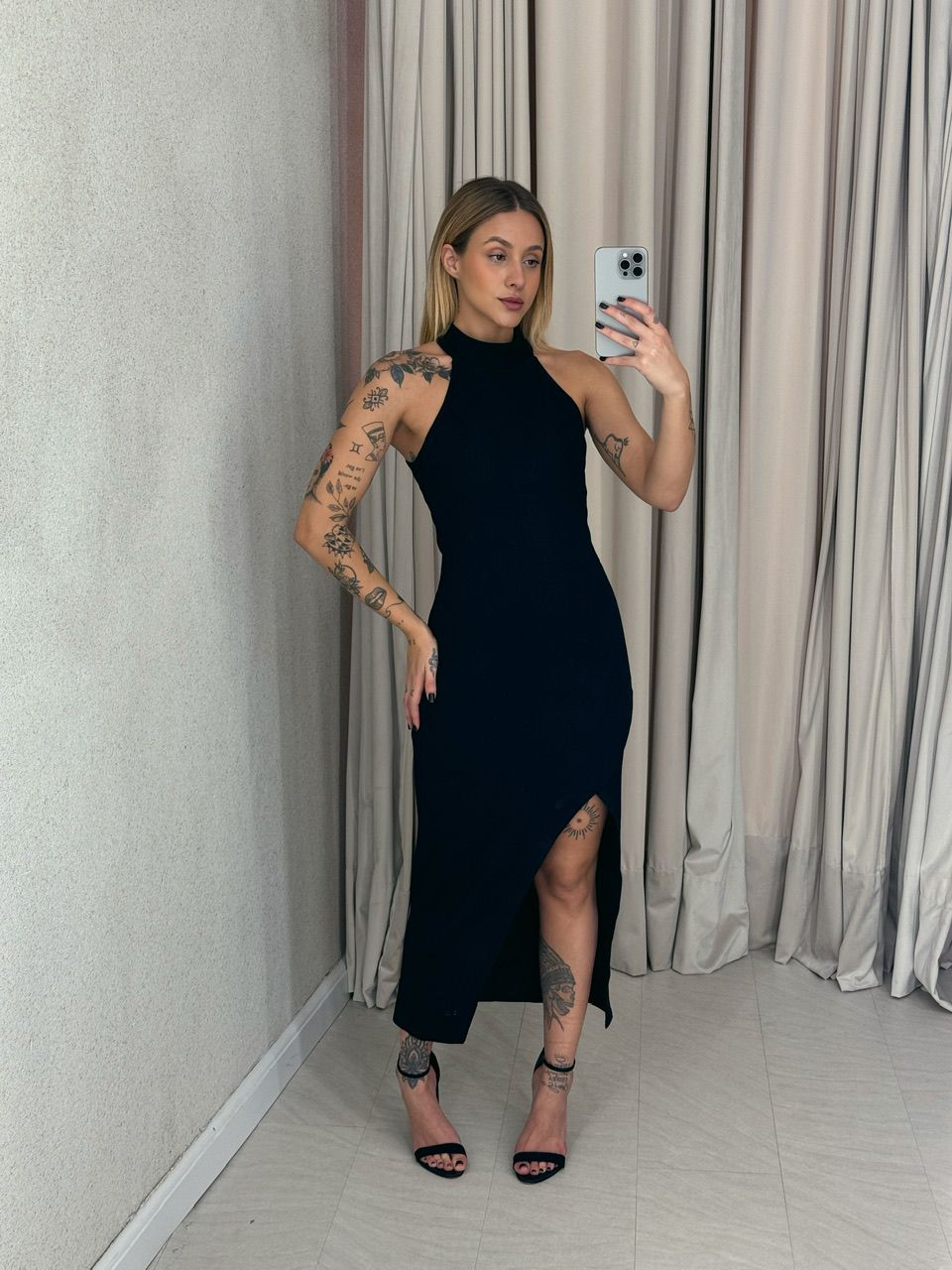 VESTIDO FÁTIMA MIDI FENDA PRETO - 0055840032 - CAROLLA FERRARO