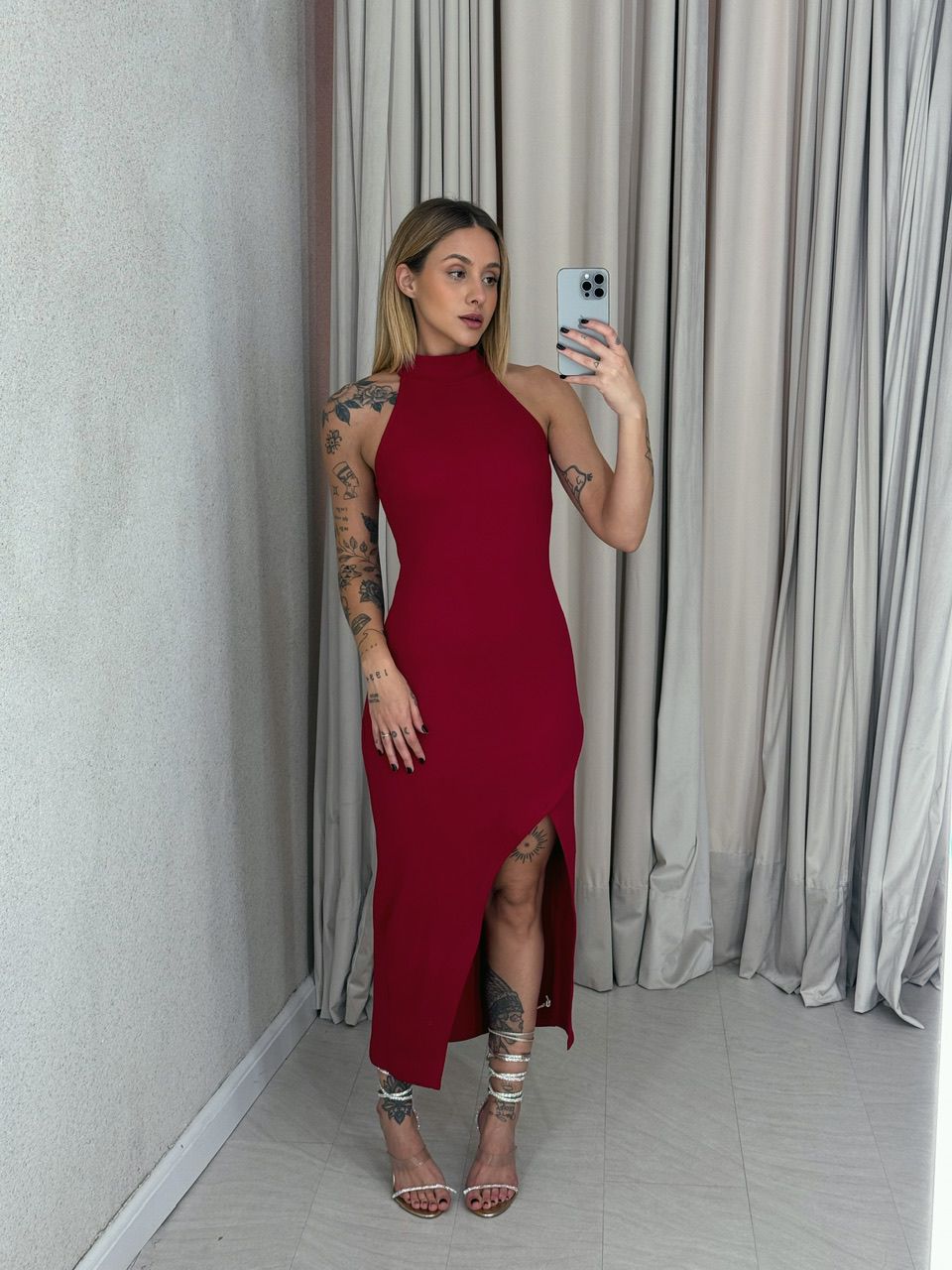 VESTIDO FÁTIMA MIDI FENDA VERMELHO