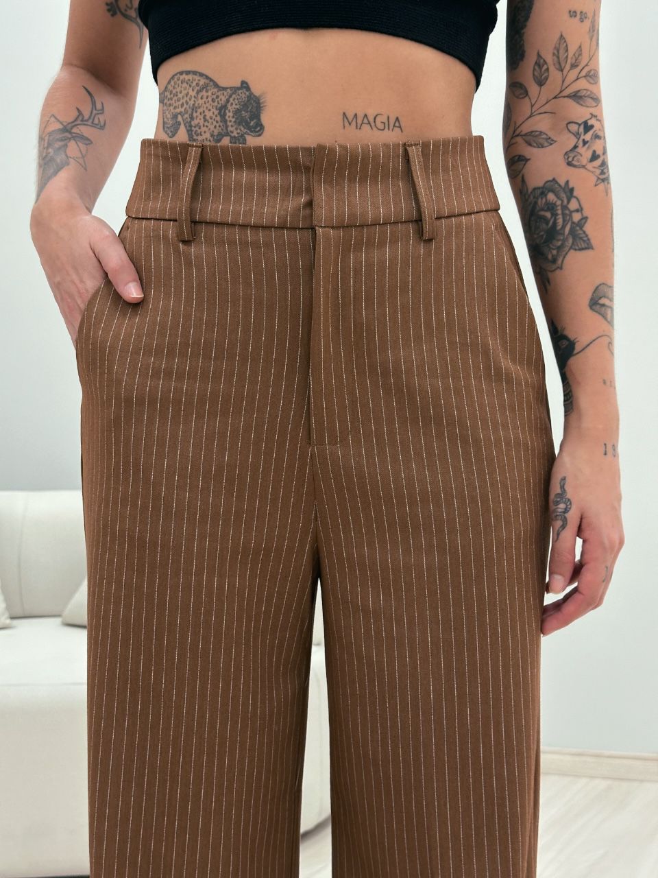 CALÇA RISCA DE GIZ PANTALONA CARAMELO