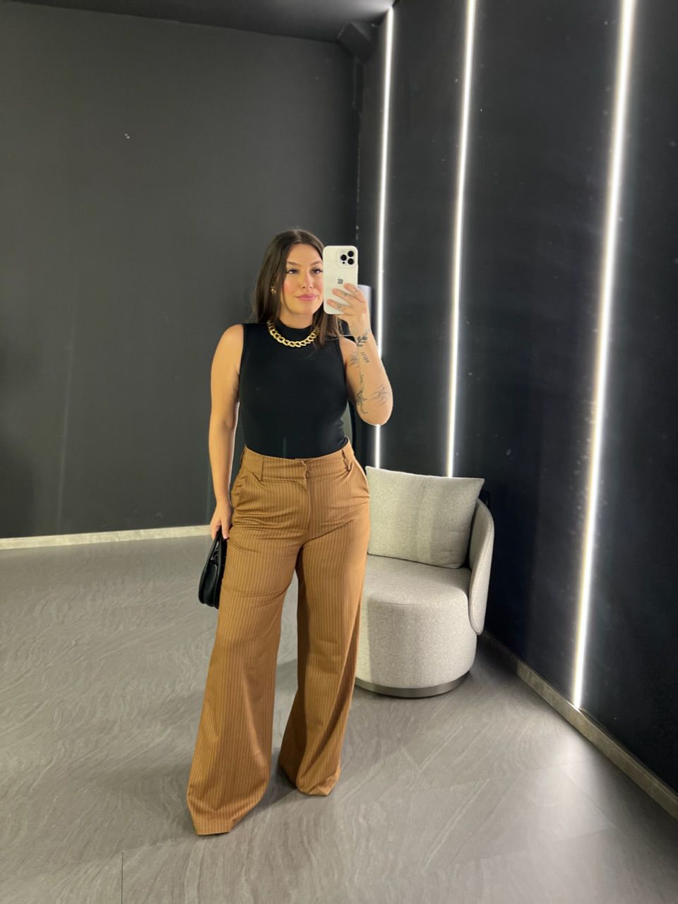 CALÇA RISCA DE GIZ PANTALONA CARAMELO