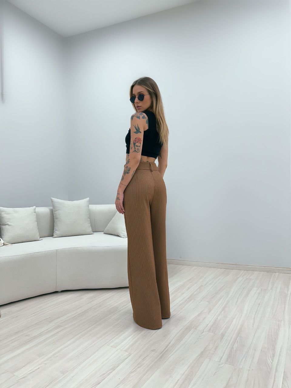 CALÇA RISCA DE GIZ PANTALONA CARAMELO