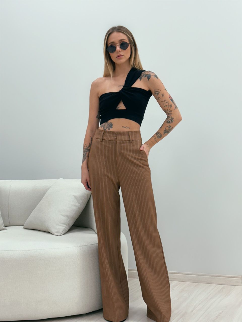 CALÇA RISCA DE GIZ PANTALONA CARAMELO