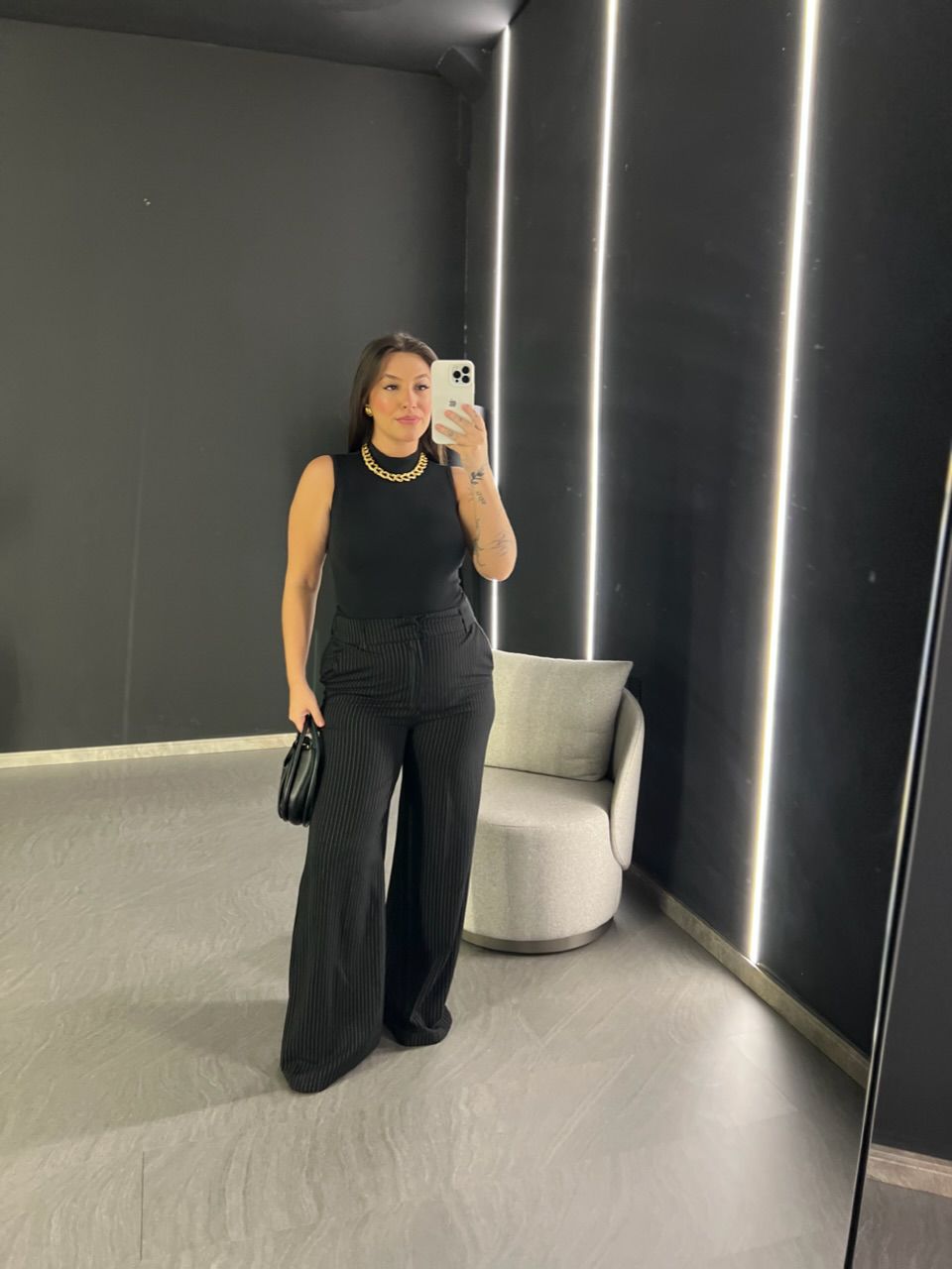 CALÇA RISCA DE GIZ PANTALONA PRETA
