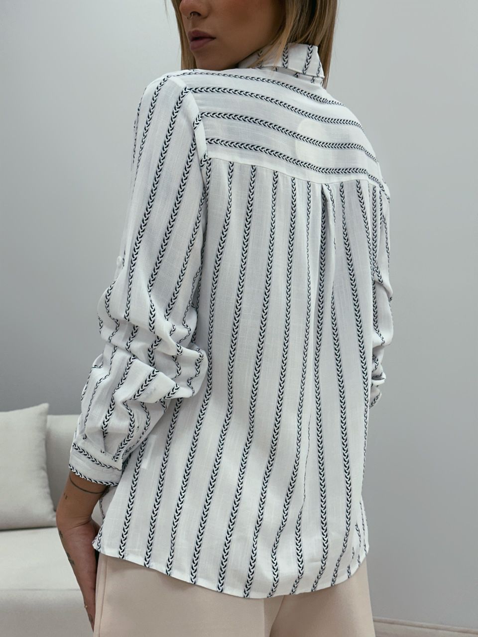 CAMISA IARA LISTRADA PRETO