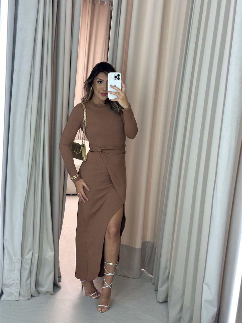 VESTIDO ALANA ANARRUGA MARROM - 0051640054 - CAROLLA FERRARO